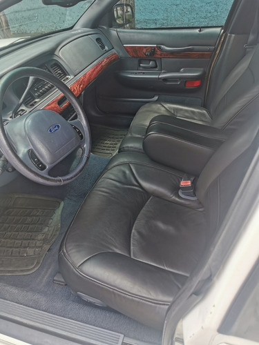 Ford Grand Marquis Piel