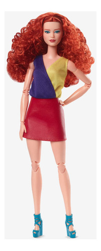 Barbie parece boneca com cabelo ruivo encaracolado
