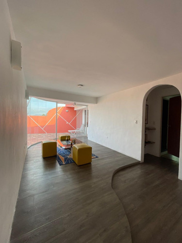 Se Vende Hermosa Y Moderna Quinta En Alto Prado - Caracas De 500 M2 De Terreno. (a.v)
