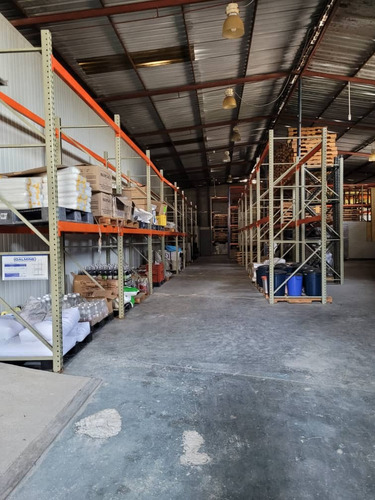 A Tan Solo 5 Minutos De Las Mercedes. Venta De Galpon Industrial En La Zona Industrial La Naya, Baruta, 980 Mts. Para Desarrollar Cualquier Industria. Cuenta Con Una Cava De Refrigeracion De 28 Mts