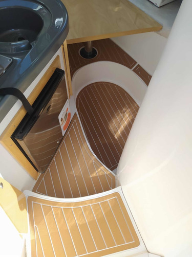 Quicksilver 2700 C/ Volvo 300 Hp Day Cruiser