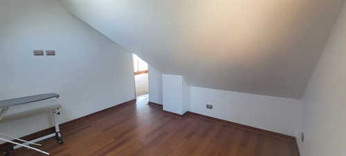 Casa En Venta De 6 Dorm. Colegio Dunalastair Peñalolen
