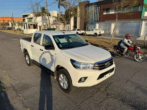 Toyota Hilux 2.7 Cabina Doble Sr Mt
