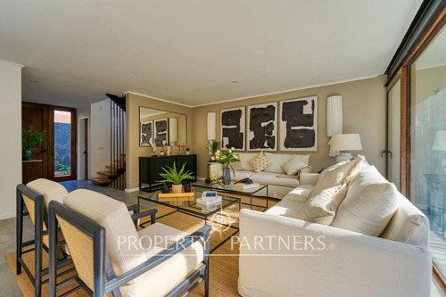Cómodo Townhouse, Con Excelente Ubicación