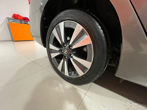 Imagen 13 de 15 de Nissan Sentra Exclusive 2017
