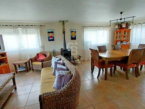 Amplia Casa En Excelente Ubicación