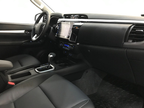 Imagen 16 de 22 de Toyota Hilux 2.8 Srx Srv Dx Sr 4x2 4x4 At Mt Amarok V6