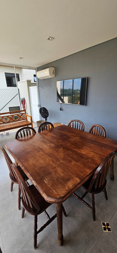 Mesa De Madeira Com 8 Cadeiras (Usado)