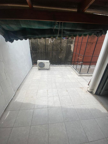 Casa De Pasillo Con Tres Dormitorios Y Terraza - Rosario, Centro