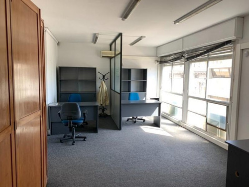 Oficina En Venta De 3 Ambientes 2 Dormitorios En Ciudad Vieja