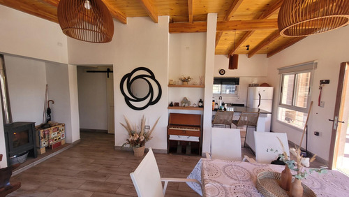 En Venta, Casa De Categoria Amoblada A 500m Del Lago