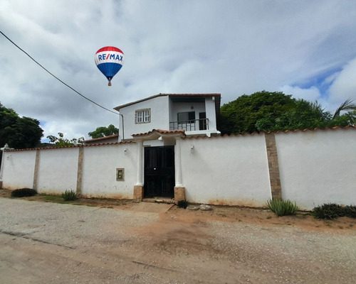 Re/max 2mil Vende Casa En Urb. Vistamar, Agua De Vaca. Mun. Maneiro, Isla De Margarita, Edo. Nueva Esparta