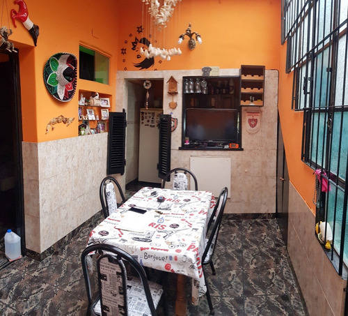 Imagen 4 de 30 de Av. Chorroarin Al 600, Parque Chas. Ph Sin Expensas. Planta Baja. Superficie 100 M2. Completamente Reciclado A Nuevo. 4 Ambientes. 3 Dormitorios. Patio Cubierto. Terraza Grande (espacio Aéreo Propio)