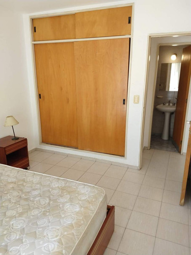 Imagen 9 de 11 de Vendo Departamento Un Dormitorio Barrio Centro-muy Luminoso