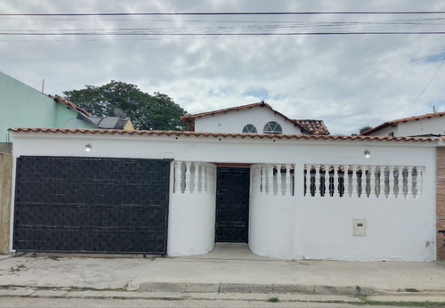 Global  Vende  Casa En Urb Los Castores. San Joaquín. Edo Carabobo 