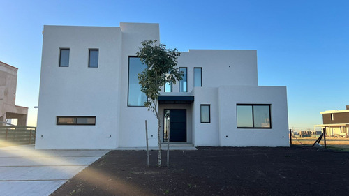 Casa En Venta En Riberas, Puertos, Escobar