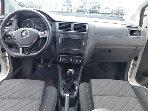 Imagen 6 de 10 de Volkswagen Suran 2018 1.6 Highline Msi 110cv