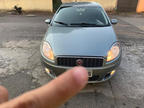 Fiat Linea 2012 1.8 16v Essence Flex 4p