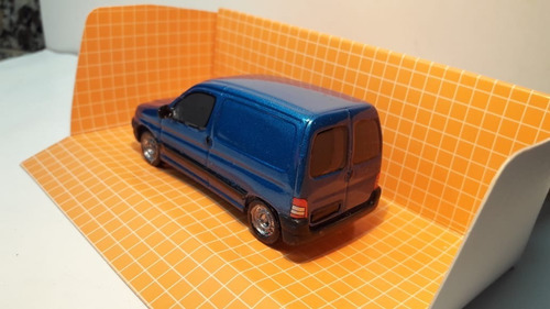 Autito Escala 1.43 Peugeot Partner Furgon Color Azul