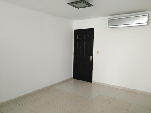 Imagen 4 de 14 de Venta De Apartamento En Ph Aquazul, Bellavista 18-3321