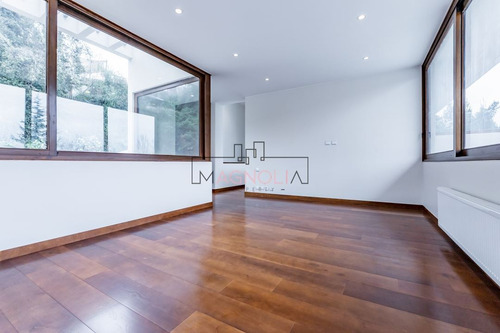Casa En Venta De 5 Dorm. En Lo Barnechea