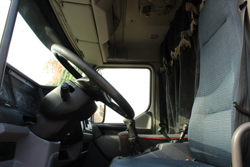 Imagem 3 de 15 de Volvo Vm310 6x2 Branco 2008 Basculante Laranja