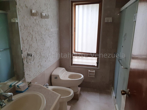 Hermoso, Amplio Y Acogedor Apartamento En Calle Nueva Con Transversal 10 En Los Palos Grandes, 23-32174
