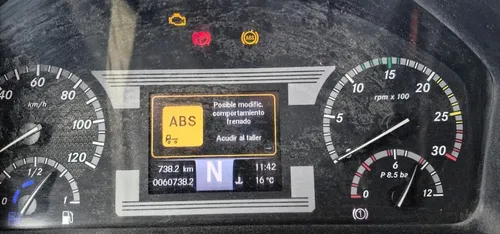 Mercedes Benz Accelo 815