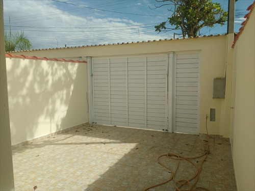 Imagem 3 de 9 de Casa Com Churrasqueira Coberta A Venda Em Itanhaém.