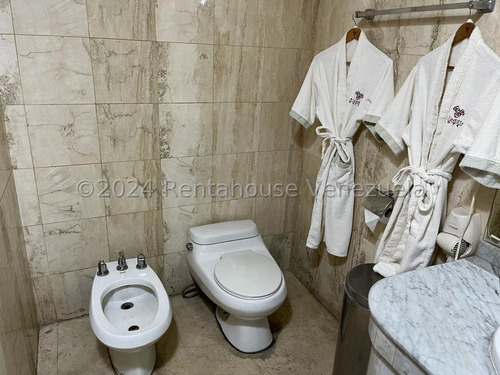 Hotel Aladdin Caracas En Venta: Exclusividad Y Elegancia En El Distrito Financiero Alfonso 24-21265