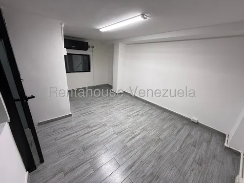 Local En Alquiler En Galerías Miranda. Chacao. Cecilia Gutierrez. 25-18175