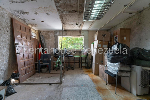 Casa Para Remodelar De Multiples Niveles En Venta Ubicada En Chaguaramos 25-17638
