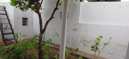 Casa En Venta - 2 Dormitorios 2 Baños - 249mts2 - Azul