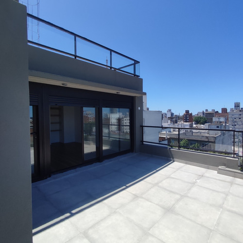 Penthouse Al Frente 2 Dormitorios A La Venta Con Terraza Y Parrillero, A Estrenar