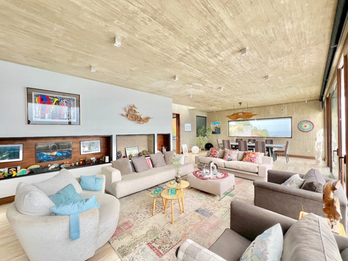 Gran Y Sólida Casa En Venta Con Privilegiada Vista, Zapallar