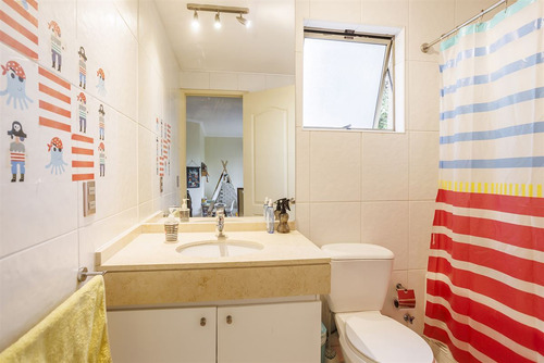 Casa De 4 Dorm Y 3 Baños En San Carlos De Apoquindo