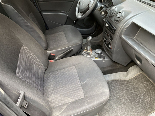 Imagen 21 de 25 de Renault Logan Familier 2012