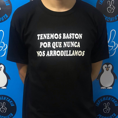 Remera Abuelas Tenemos Baston Por Que Nunca Nos Arrodillamos