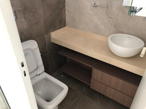 Imagen 2 de 14 de Hermoso Departamento 3 Ambientes Con Cochera Y Baulera A Est
