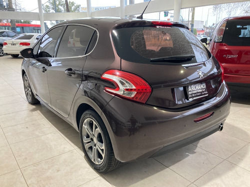Imagen 4 de 12 de Peugeot 208 Feline 1.6