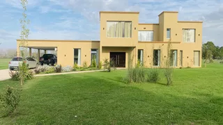 Casa En Estancia La Macarena Barrio De Chacras