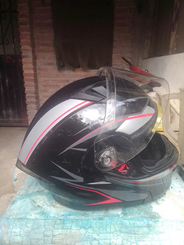 Buenas Noches Vendo 3 Cascos Para Moto En 1,800 Los 3 Están