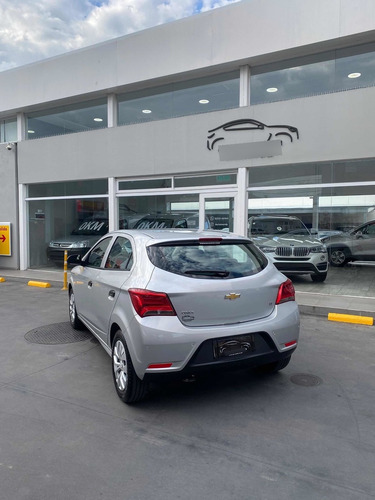 Imagen 3 de 7 de Chevrolet Onix 2018 1.4 Lt 98cv