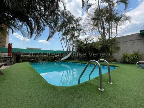 comprar Exclusiva Y Lujosa Casa Quinta En Venta En La Urbanización El Castaño Maracay Con Piscina Y Planta Eléctrica Holder 24-21124