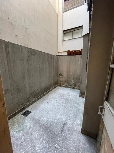 Venta Local A La Calle En Chacarita - Charlone Casa Av. F. Lacroze