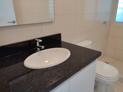 Imagen 8 de 9 de Vendo Departamento De 1 Dormitorio Con Balcón +2 Baños +cochera +horno , Anafe,extractor ,aires Acond,placares