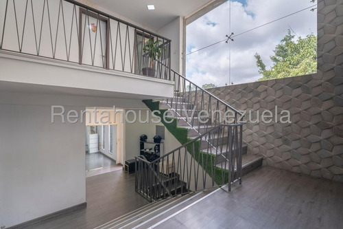 Casa Para Remodelar De Multiples Niveles En Venta Ubicada En Chaguaramos 25-17638