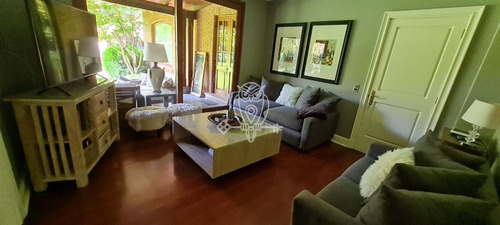Casa Estilo Ingles En Venta De 7 Dorm. Las Brisas En Colina