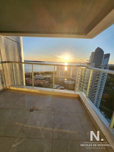 Vende Apartamento En Miami Boulevard Ii, Piso Muy Alto De 2 Dormitorios, Punta Del Este 