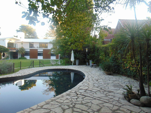 Imagen 1 de 30 de Casa De 5 Dormitorios De Excelente Diseño Y Calidad - Las Lomas-jockey. San Isidro.